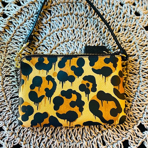 Coach limited edition Animal Beast print wristlet🐆 - Picture 4 of 4
